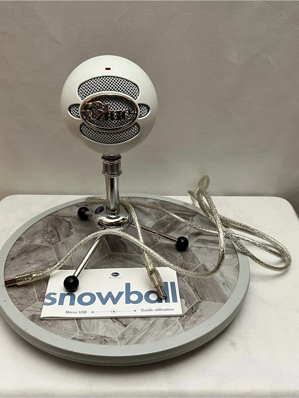 Blue Snowball USB Microphone Textured White Studio Recording Podcast Mic